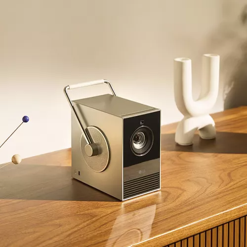 Proyector Mini LG CineBeam Q 4K UHD DLP 3840 x 2160 500 Ansi Lumen HDMI USB Bluetooth Speakers WiFi